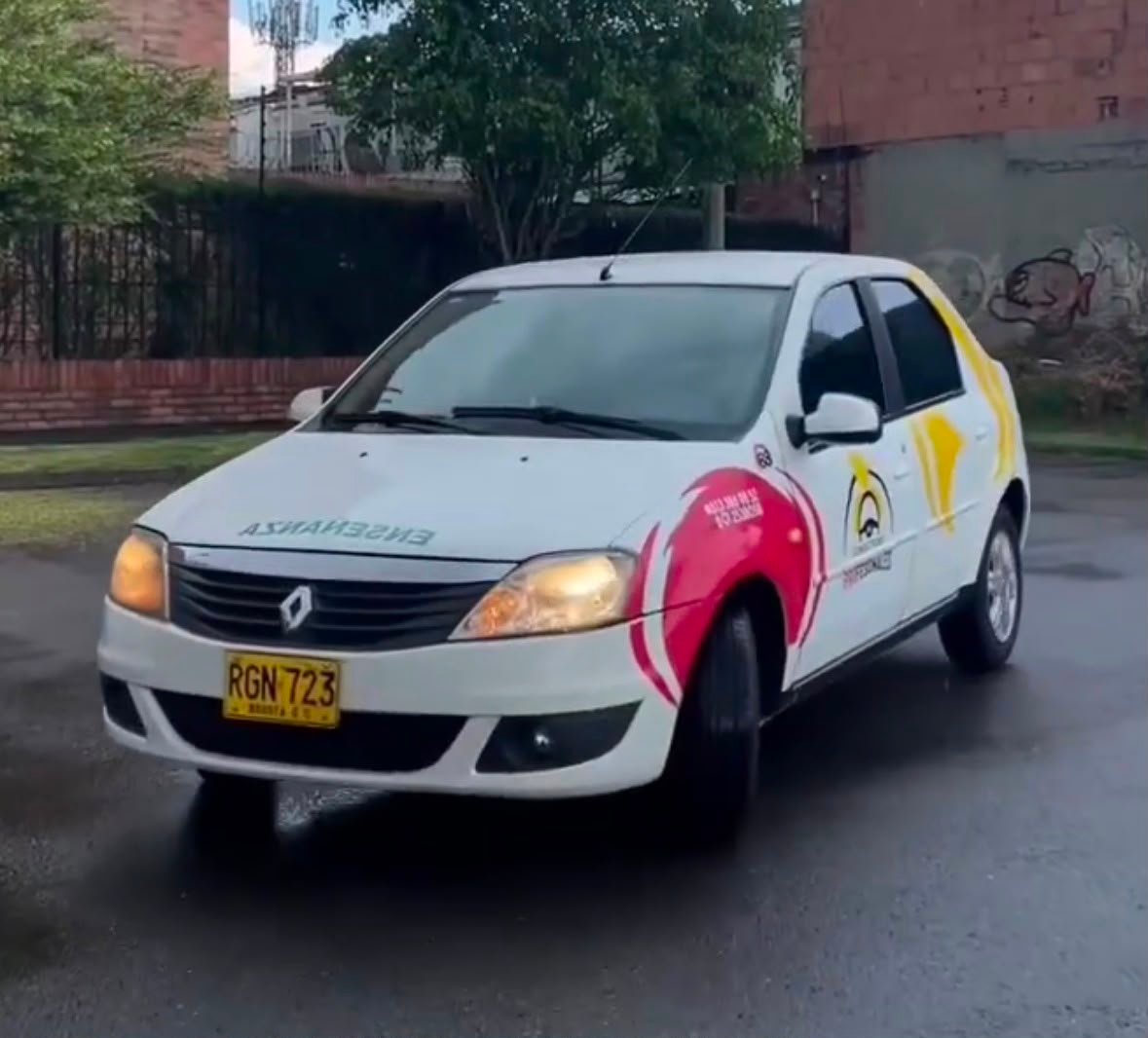 Vehículo de práctica equipado